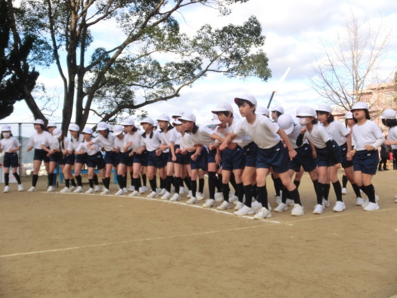 小学校でマラソン・なわとび記録会