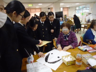 中学生がボランティア活動で施設訪問20170321