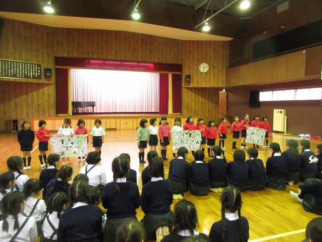 小学校で「6年生を送る会」がありました