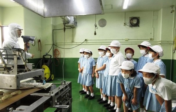 かまぼこ工場見学 小3