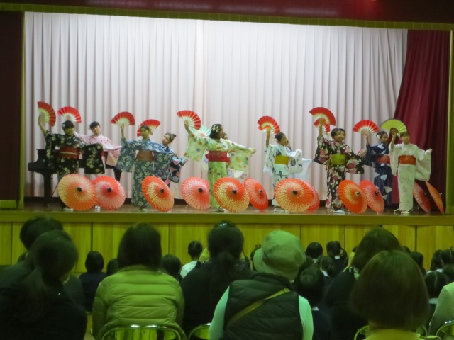 小学校でクラブ発表会(1) ~発表の部