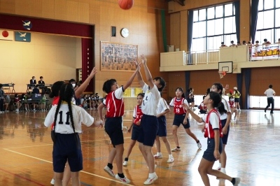 小体会でバスケットボールに出場 ~小学6年生が準優勝!