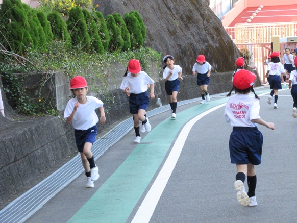 小学校で「マラソン・なわとび記録会」