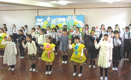 ホームのみなさんへ贈り物 ~劇や歌に心をこめて