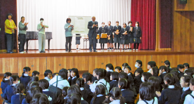 年賀状抽選会の様子