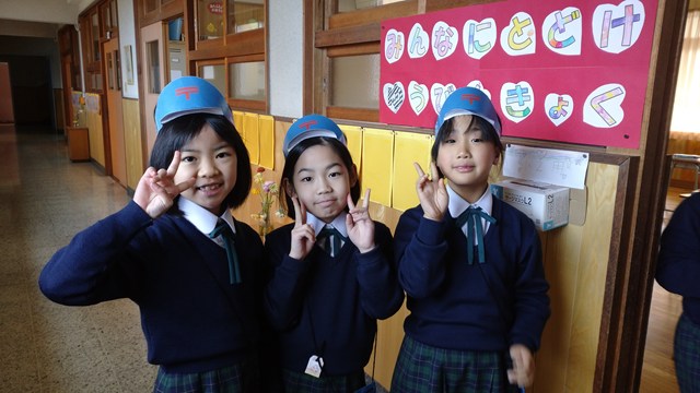 「みんなにとどけ ゆうびんきょく」2025