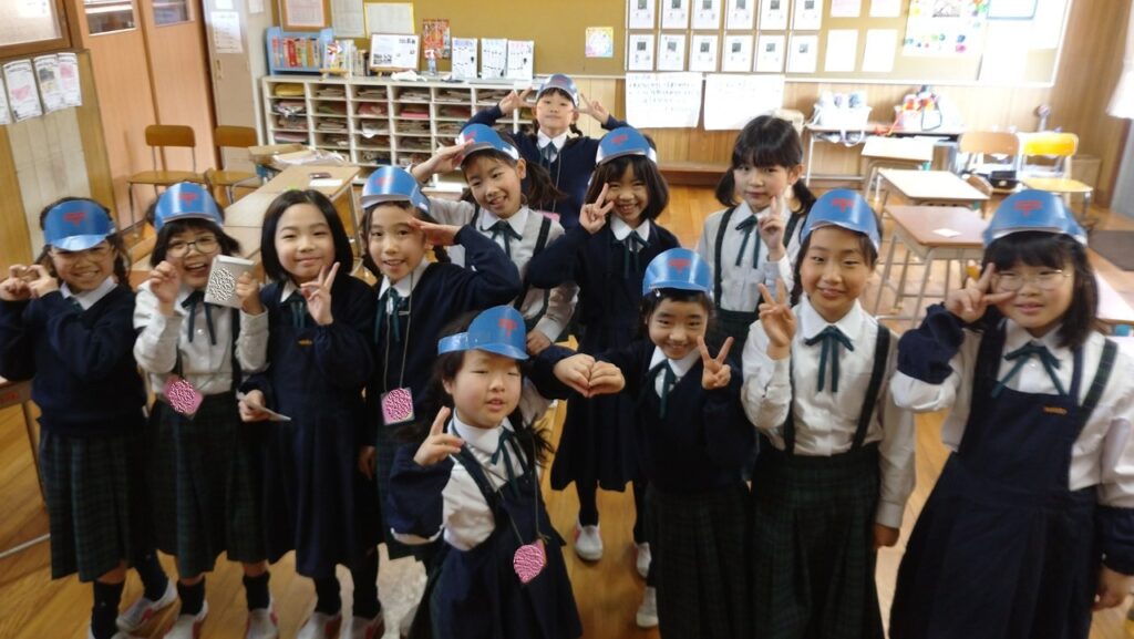 「みんなにとどけ ゆうびんきょく」2025