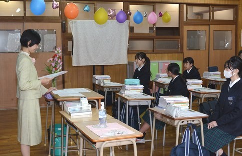 令和７年度　入学式