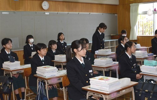 令和７年度　入学式