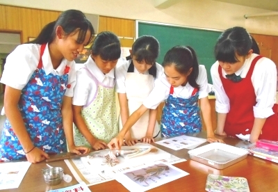 中２理科実験 “美味しい学び”イカの解剖2019