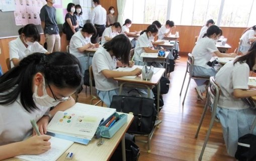 １学期の授業参観と公開授業 2022