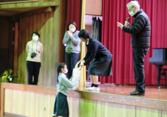 校内年賀はがき抽選会2022