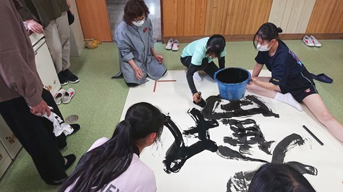 FSD 2025 テーマ看板作成 ~書道クラブ中学生の作品